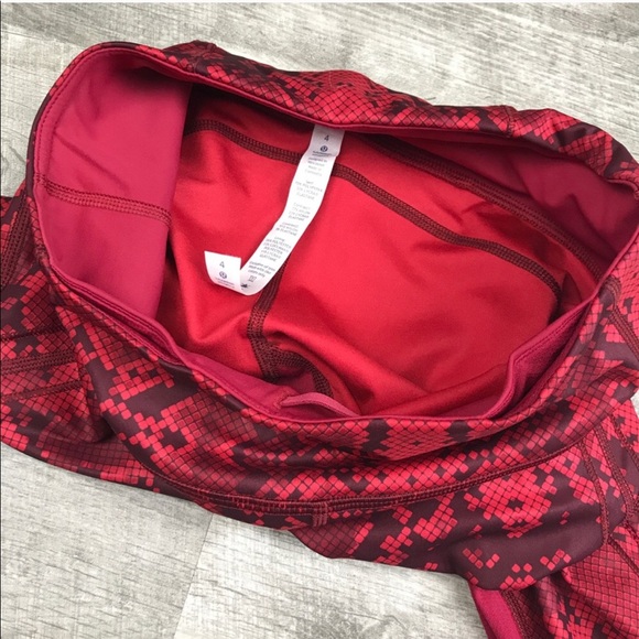 Lululemon red snake skin mesh back Capri workout - Picture 5 of 6